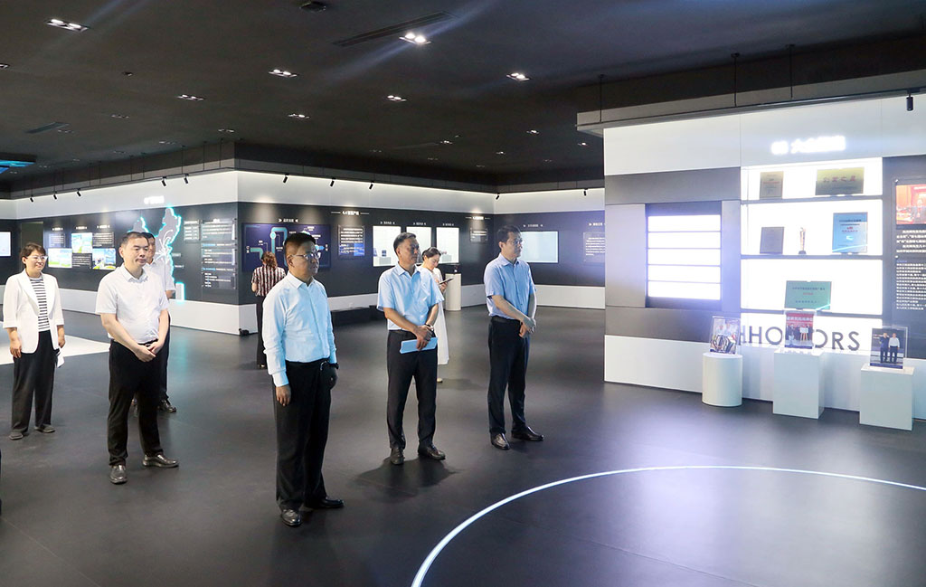 省科技廳廳長-展廳.jpg 省科技廳廳長-展廳.jpg